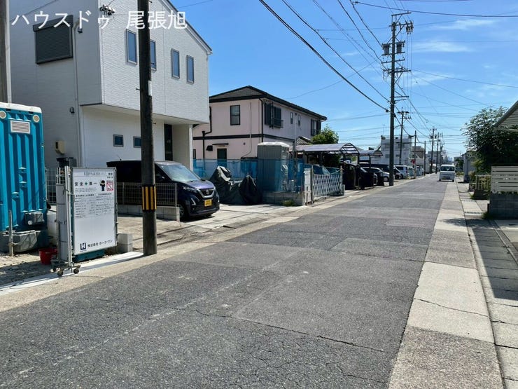 【前面道路】閑静な住宅街となっております。車通りも少ないので駐車も安心です。お子様のいるご家庭は安心して送り出せますね♪現地を実際に見ていただくことでしか分からない情報が沢山あります!