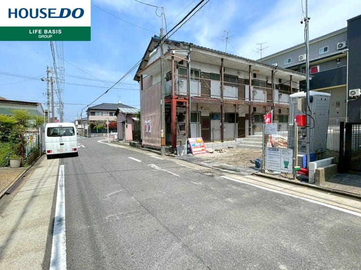 【前面道路】閑静な住宅街となっております。車通りも少ないので駐車も安心です。お子様のいるご家庭は安心して送り出せますね♪現地を実際に見ていただくことでしか分からない情報が沢山あります!