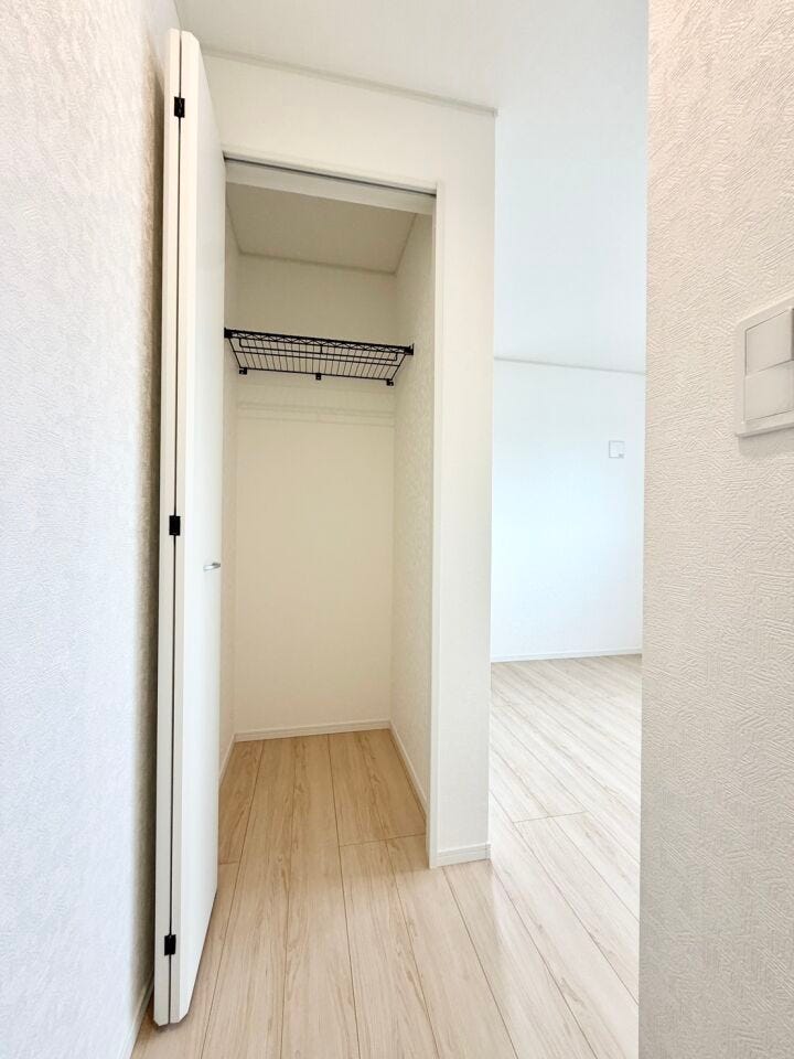 〈5.5帖〉
収納力には自信あり♪お子様の成長と共に増えていく荷物も楽々しまうことができます♪
