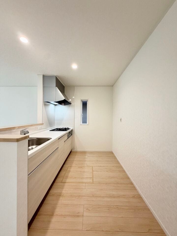 キッチン周りは広さを重視して設計したため、動線も非常にスムーズです。