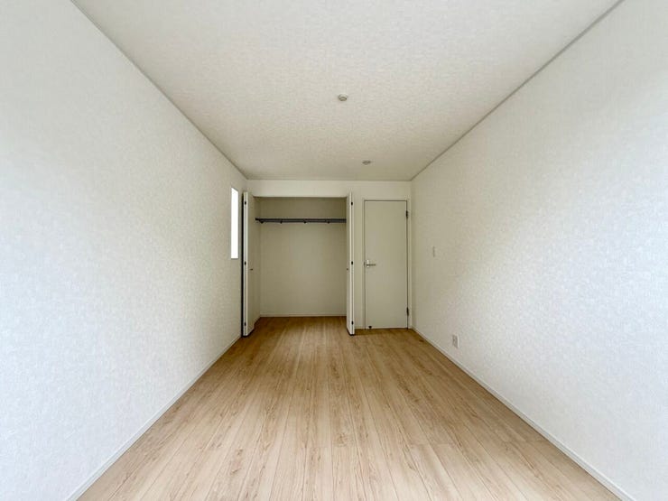 木のぬくもりがやさしいフローリングは、住まいに安心感を与えてくれます。