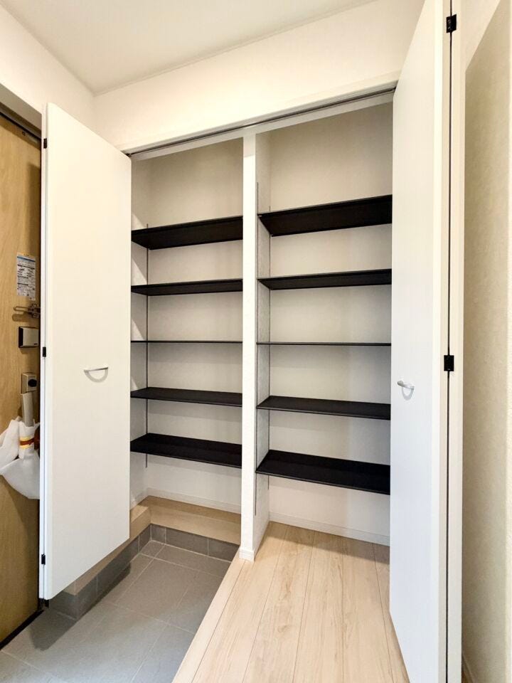 家族の履物を一手に引き受ける、ゆとりのワイド玄関収納♪