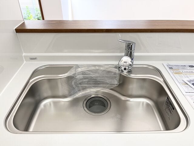 キッチン:錆びや汚れに強いステンレス製のシンクで毎日のお手入れも簡単お手入れも簡単♪奥行きがあるので大きなフライパンなども洗いやすいです。