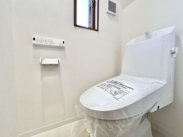 トイレ:トイレにはウォシュレット機能付です。寒い時期も便座を温かくでき安心して座ることができますね。