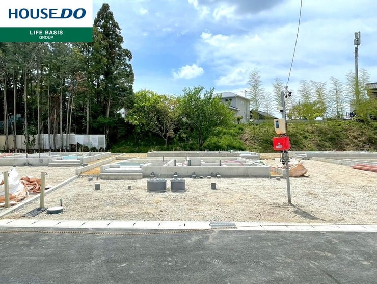 【駐車3台可能】車を3台所有している方には嬉しい、駐車スペースがしっかり確保された物件。来客時にも余裕を持って駐車できるため、家族や友人との時間ももっと楽しくなります。暮らしにゆとりが生まれますね。