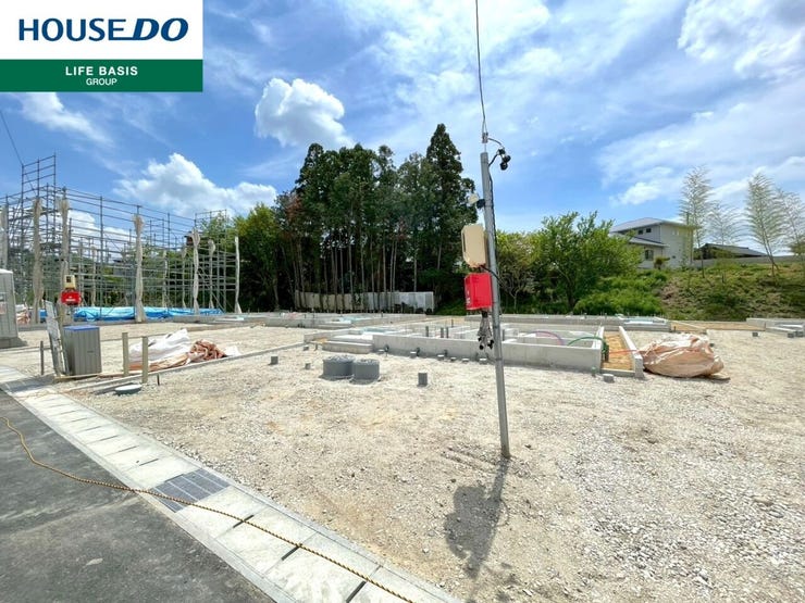 【小学校まで徒歩15分圏内】子どもも安心して通える距離感。少し歩くことで、健康的な生活習慣を身につけることができ、自然と体力も養われます。お迎えや急な用事があった時に便利な距離感で、安心して見守れます
