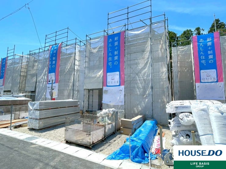 【駐車4台可能】車を4台所有している方には嬉しい、駐車スペースがしっかり確保された物件。来客時にも余裕を持って駐車できるため、家族や友人との時間ももっと楽しくなります。暮らしにゆとりが生まれますね。