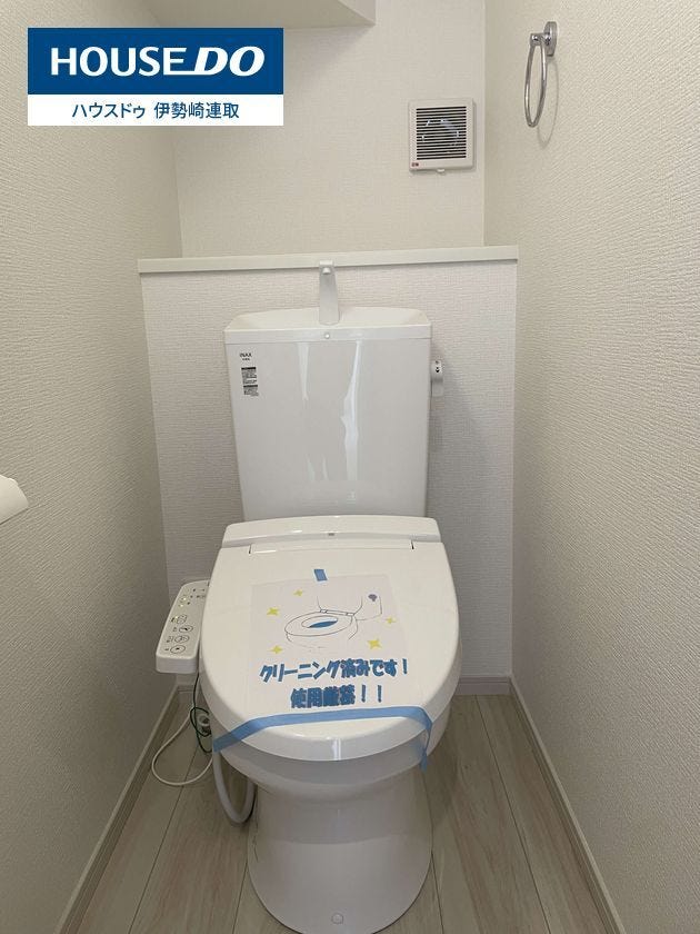 毎日使う場所だからこそ快適に。清潔で心地よい温水洗浄便座を標準装備し、日々の暮らしに潤いを