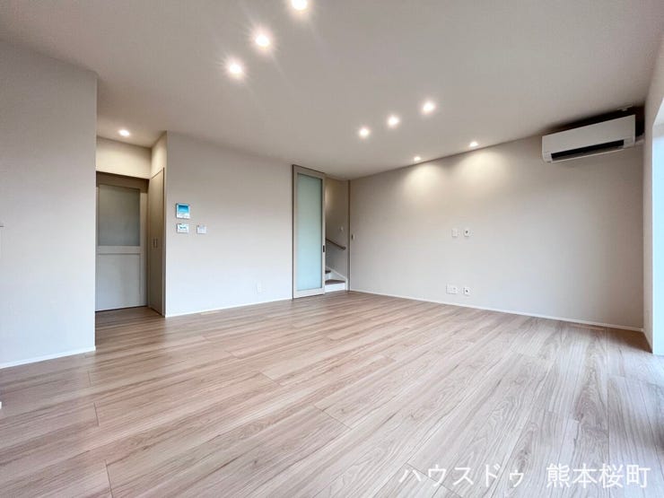 ■安らぎと笑顔の中心地■陽光が優しく降り注ぎ、会話が自然と弾む。ここでは、毎日が特別な時間へと変わります。