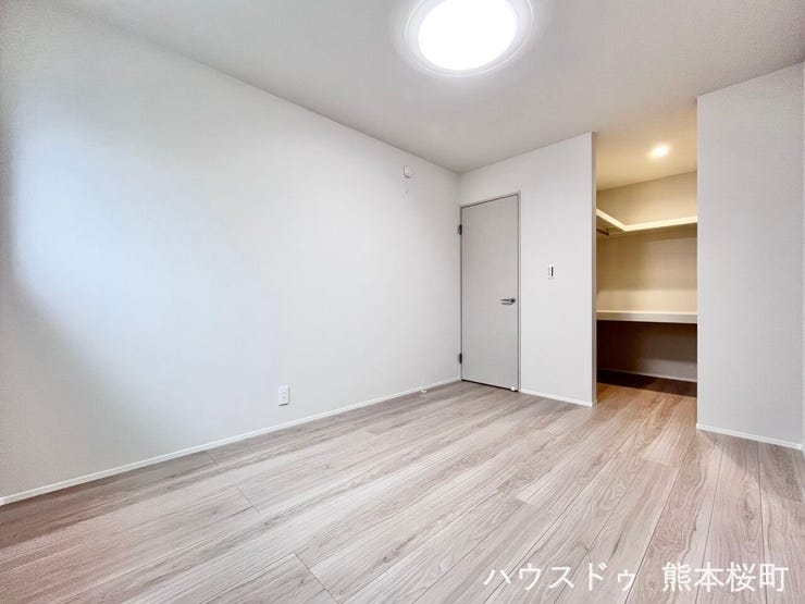 ■2階6帖洋室■心からリラックスできる静けさ、上質な眠りで、毎日をリセットします。明日への活力を養う空間です。