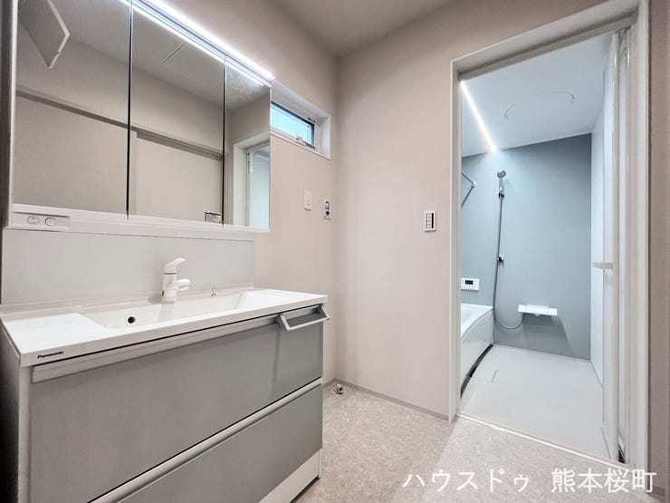 ■清々しいリフレッシュ空間■自分を磨き、気持ちを切り替える。心地よい光が差し込むプライベートスペース。