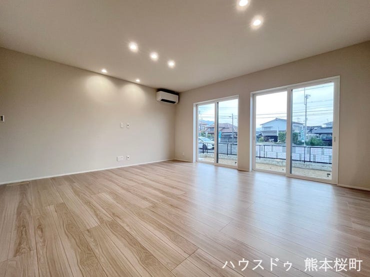 ■安らぎと笑顔の中心地■陽光が優しく降り注ぎ、会話が自然と弾む。ここでは、毎日が特別な時間へと変わります。