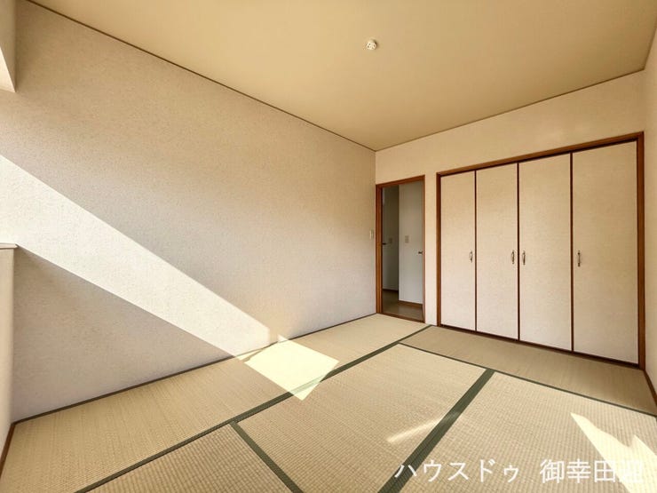■2階6帖和室■心からリラックスできる静けさ、上質な眠りで、毎日をリセットします。明日への活力を養う空間です。
