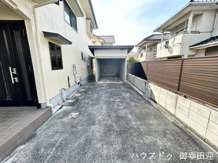 ■車と趣味の幅が広がる場所■単なる駐車スペースではない、洗車やタイヤ交換、DIYにも使える多目的な屋外スペースです。
