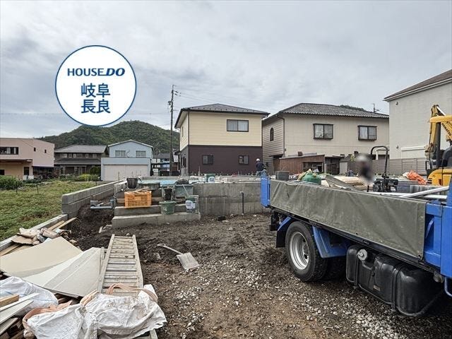 【外観】
名鉄各務原線「細畑」駅、車で8分
岐阜バス「日野本郷」停、徒歩4分
日野小学校、長森中学校