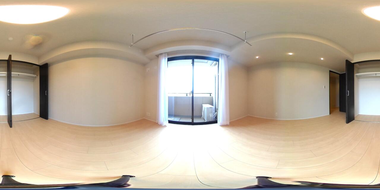 約8.5帖の洋室の360度写真です。