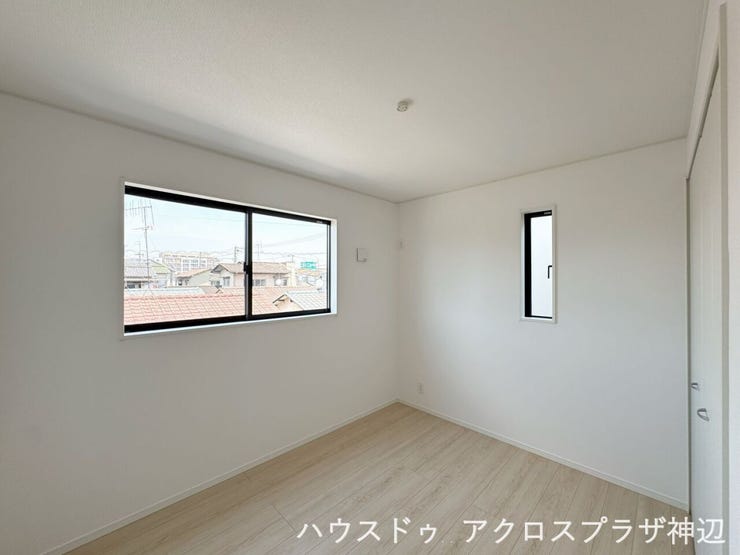 【洋室5.3帖】勉強や遊びに使いやすい広さのお部屋です。