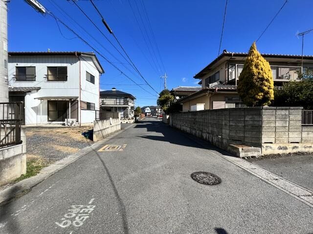 西側のメイン道路