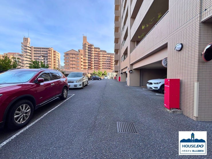 敷地内平面駐車場のようす。
