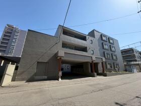 札幌市中央区宮の森三条７丁目