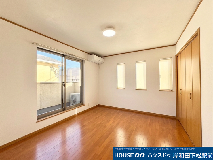 2階南側7帖洋室。2面採光で明るい空間です♪