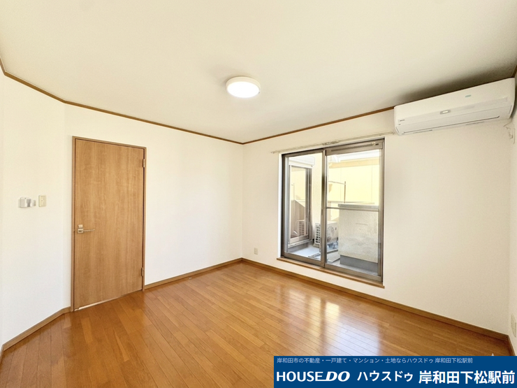 2階南側洋室。1帖の収納スペースあり、生活しやすい空間になりそうです♪