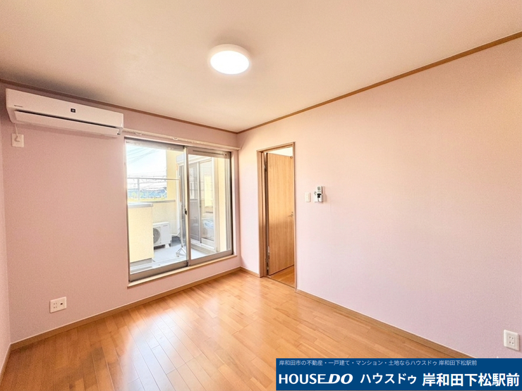 2階東側洋室。バルコニーも使える便利なお部屋です♪
