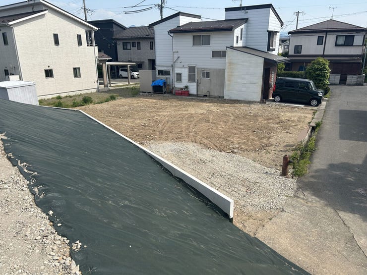 ※手前保護シートは敷地外です