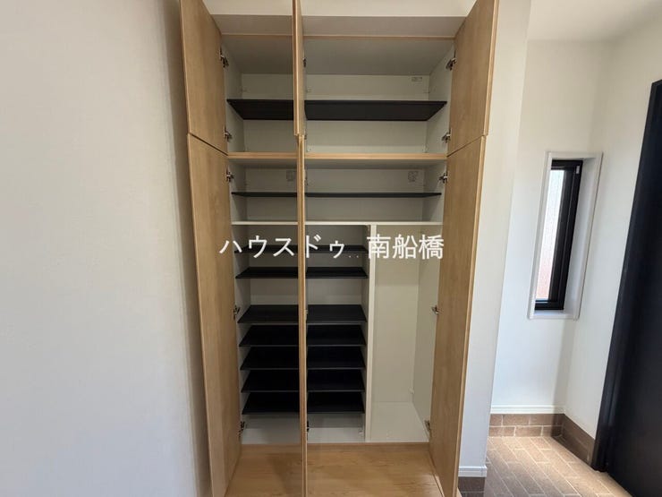 玄関収納1