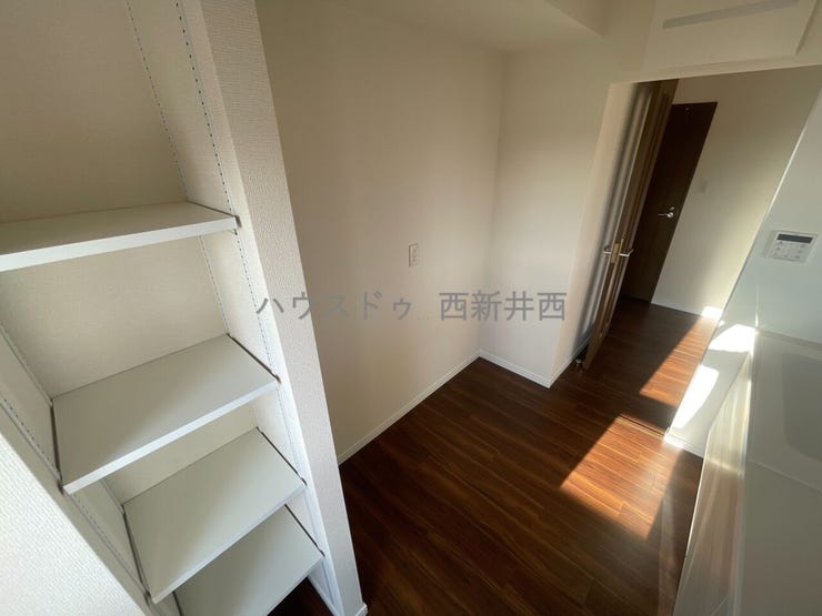 キッチン後ろのにも収納棚