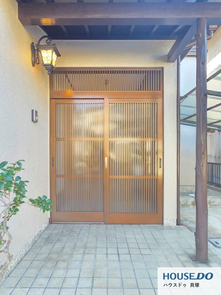 格子デザインが美しい、趣ある和風玄関