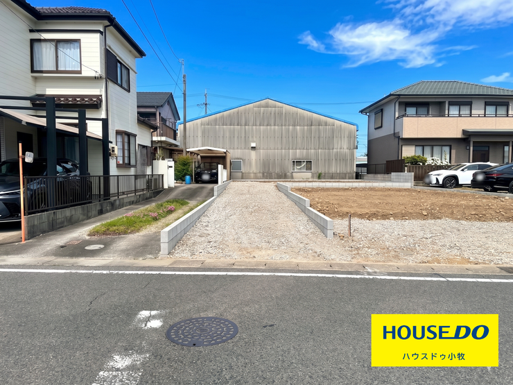 【外観】
【リーブルガーデン】
構造の安定・劣化の軽減・維持管理更新への配慮・空気環境の4分野で住宅性能表示制度の最高等級を取得!
2台分の駐車場も完備!
好価格だけでなく品質にも拘っています!