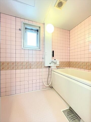 清潔感のあるバスルーム。
シンプルで使いやすい空間です。