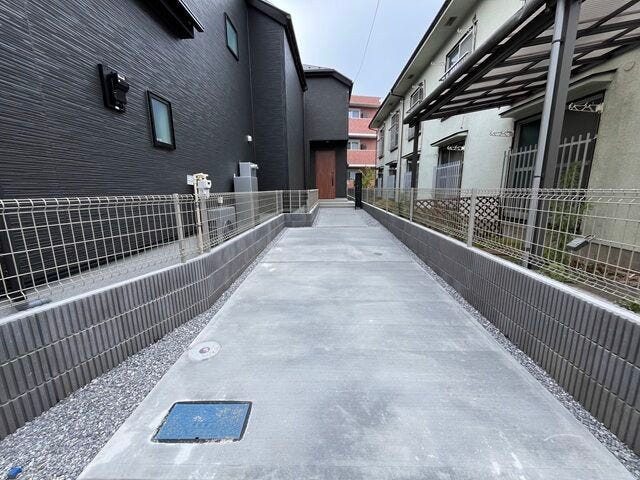 駐車場:舗装された駐車場です。1台停めて頂くことが出来ます。