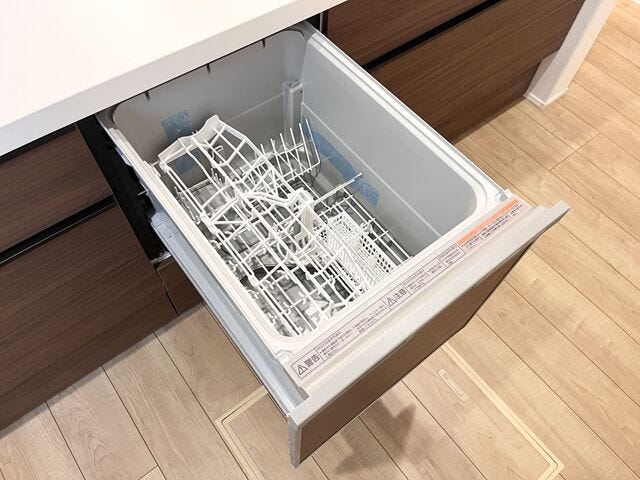 キッチン:食洗機がついているので時短にもなり、手荒れも防げそうですね。