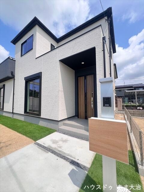 人工芝の敷かれたお庭◎お手入れもラクそうです。