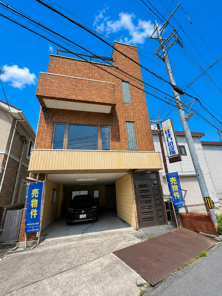【外観】
鉄骨造の立派な建物です♪