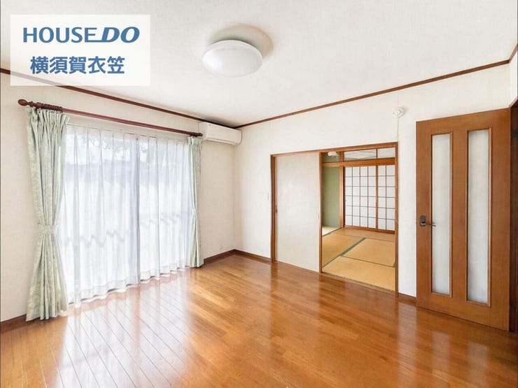 和室と洋室がつながることで、空間を柔軟に使い分けられます。家族構成や暮らし方に合わせて、くつろぎスペースや続き間として活用しやすい間取りです。