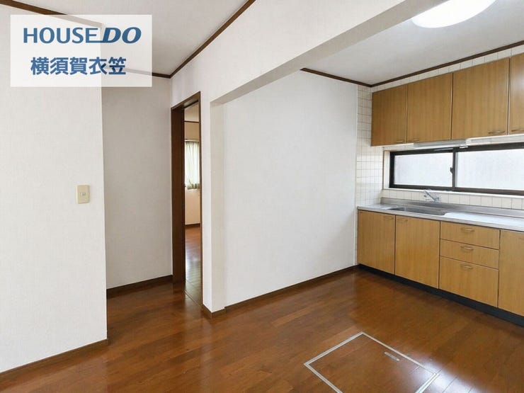 ダイニングキッチンは居室とのつながりも意識しやすい間取りです。生活動線がまとまりやすく、毎日の家事や食事の時間を快適に過ごせる空間です