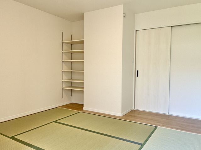 ライフスタイルに合わせて高さが変えられる棚