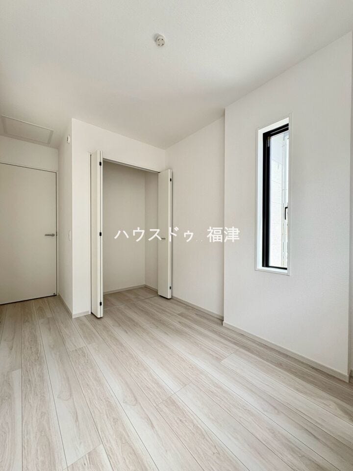 約4.6帖の洋室です♪
LDK横にあるので来客対応やお子さまの遊びスペース、
家事スペースなど多用途に活用可能。
《古賀市今の庄1丁目 新築戸建》