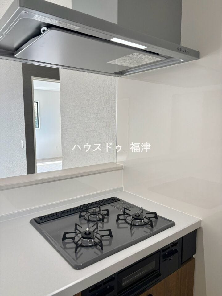 三口コンロでお料理の幅が広がります♪
焼く・蒸す・煮るを同時に出来るため、家事の時短にも繋がります^^
《古賀市今の庄1丁目 新築戸建》