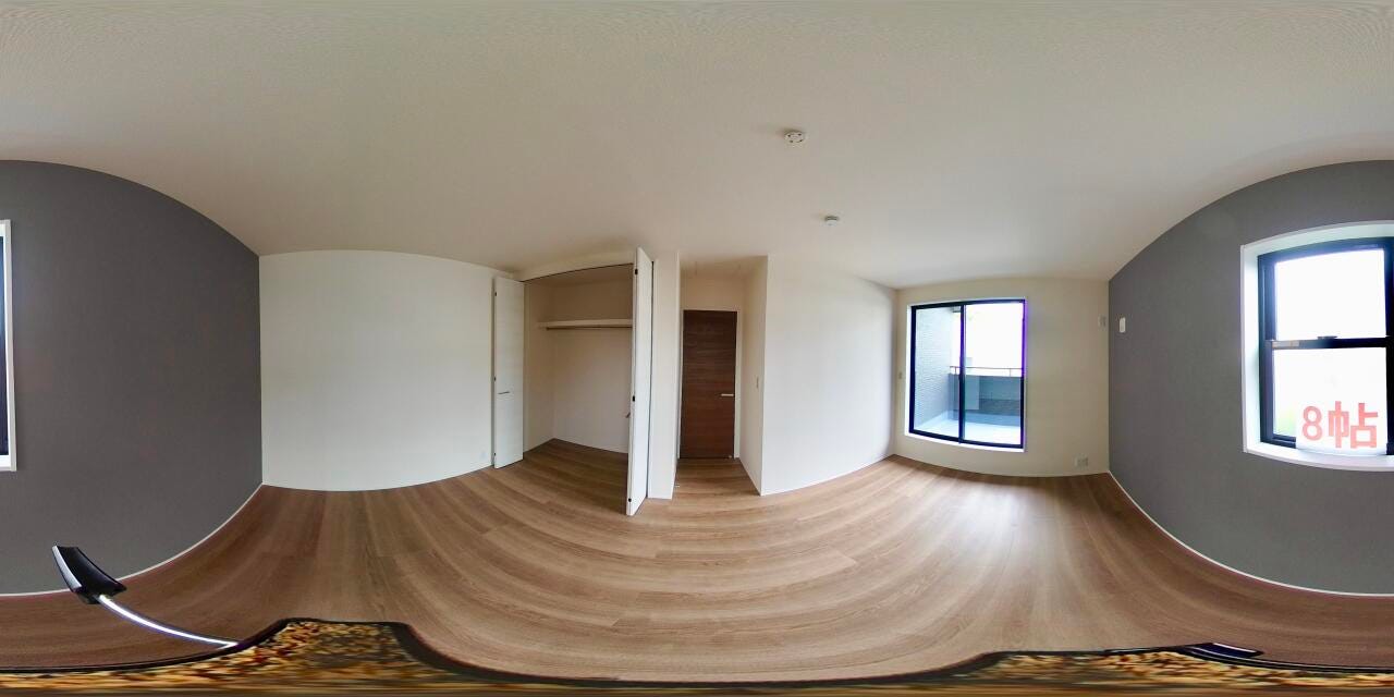 バルコニーと繋がるお部屋ですのでお布団などの大きな洗濯物もそのまま干してフカフカに♪