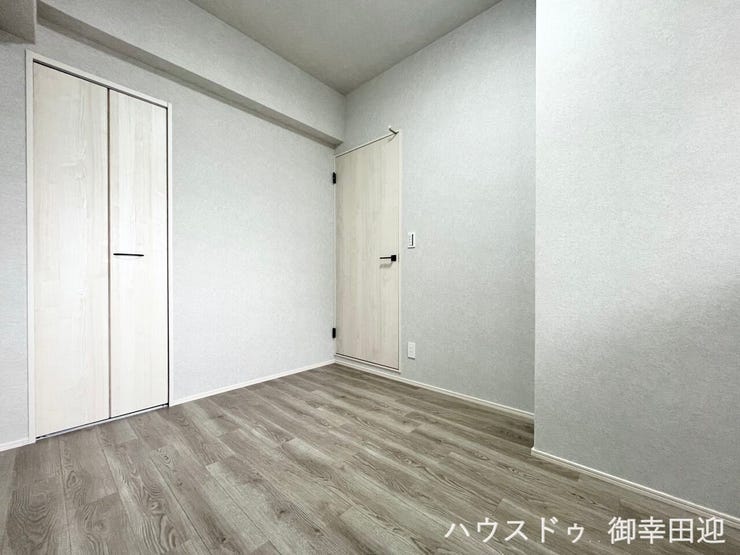 ■洋室②■寝室、書斎、趣味の部屋。家族の成長やライフスタイルに合わせ、様々な使い方ができる快適な空間です。