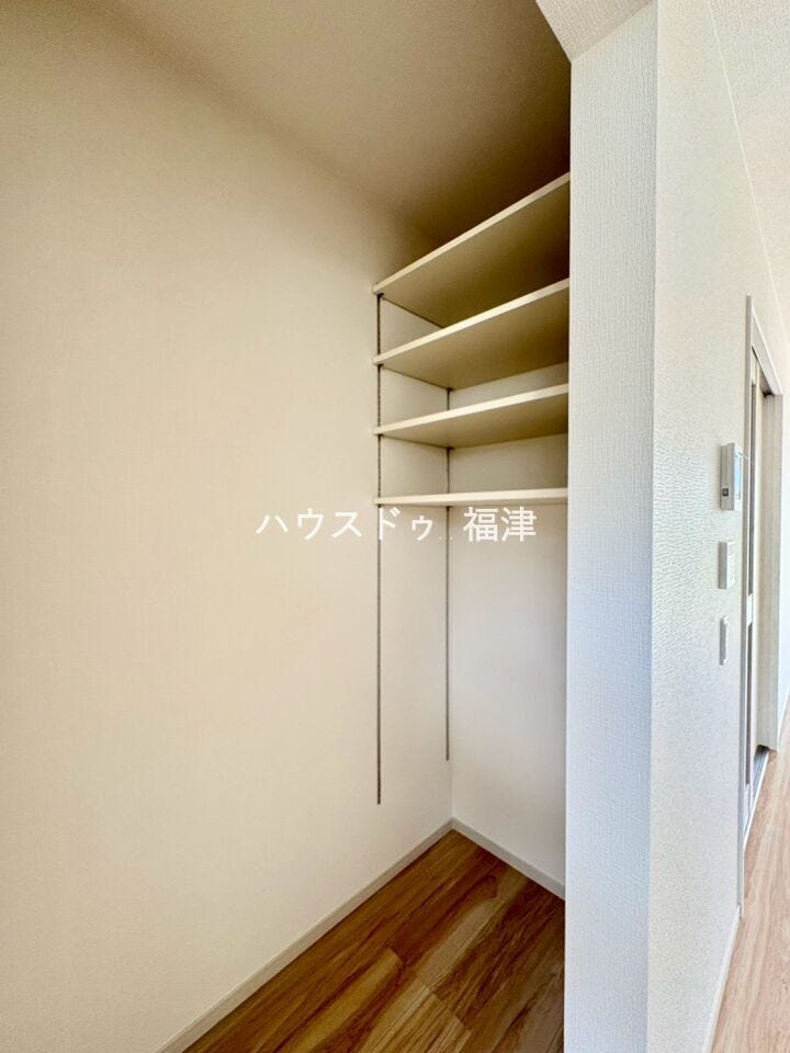 調理家電やお皿など、乱雑になりがちなキッチンを
すっきりまとめてくれるパントリー付き!
キッチンを広々と使うことができます。
《古賀市今の庄1丁目 新築戸建》