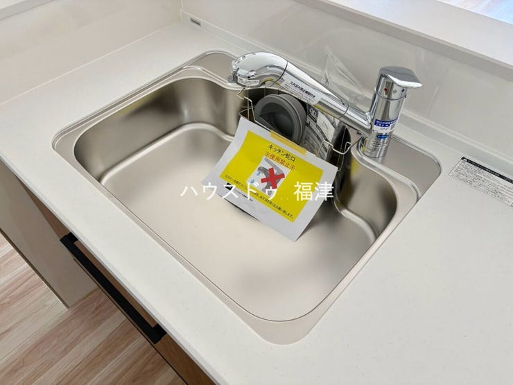 大きめのシンクで洗い物のストレス削減!
蛇口の先端に浄水器を内蔵しているため場所をとりません。
《古賀市今の庄1丁目 新築戸建》