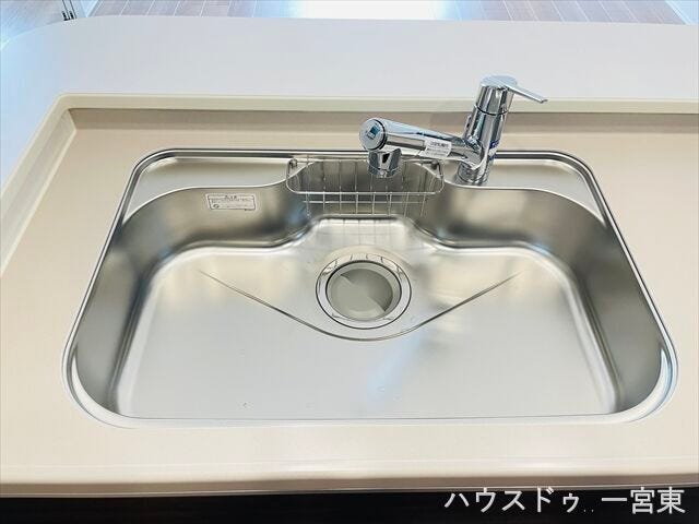 【シンク】錆びにくくて耐久性や耐熱性に優れていてメンテナンスが楽なステンレスシンク。