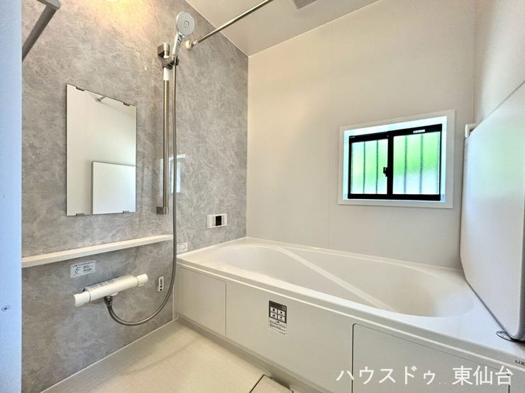 ゆったり浸かれる1坪タイプで、毎日の疲れを癒せるバスルーム。