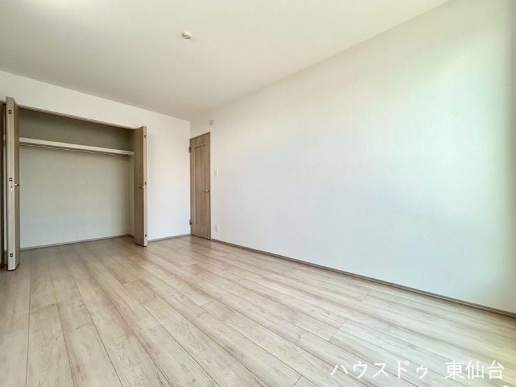 主寝室にぴったりのゆとりある広さ。ベッドを置いても動線が確保できます