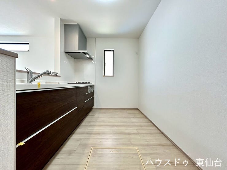 リビングを見渡せる対面キッチンで、家族との会話を楽しみながら料理ができる配置です。